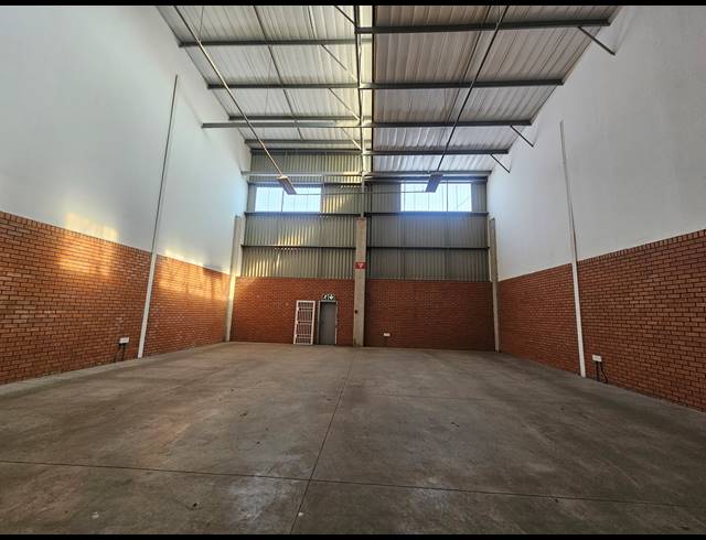290M² WAREHOUSE TO LET IN LONGLAKE